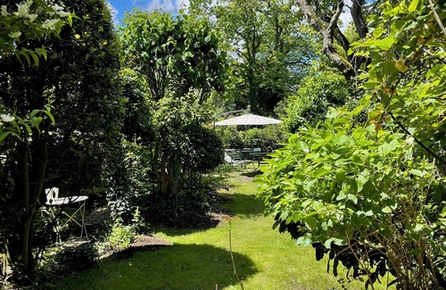 Saint-Cyr-au-Mont-d'Or Casa | Charming house with wooded garden in pretty village 15mns from LYON