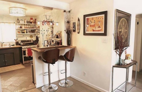 Alamitos Beach Condominio | Charming Furnished Condo close to the Beach