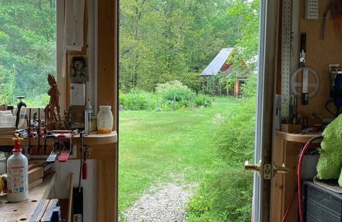 Post Mills Apartamento | Charming garden apartment with AC near Lake Fairlee, WFi.