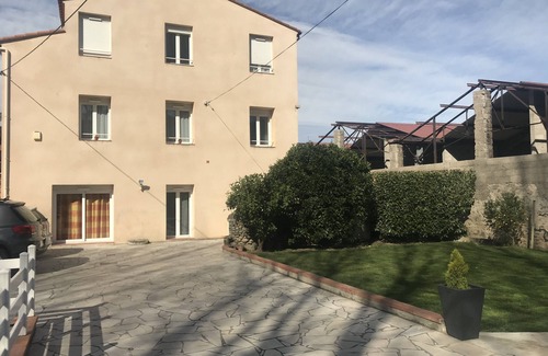Ceret Apartamento | Charming garden apartment with private terrace and playground