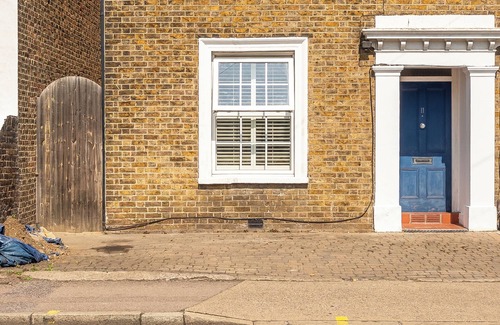 Norbiton Casa | Charming 3BR Victorian House with Parking - 10 Mins to Kingston