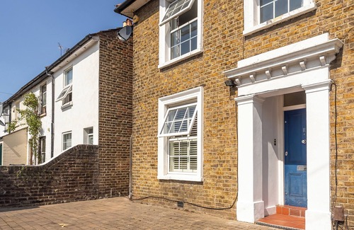 Norbiton Casa | Charming 3BR Victorian House with Parking - 10 Mins to Kingston