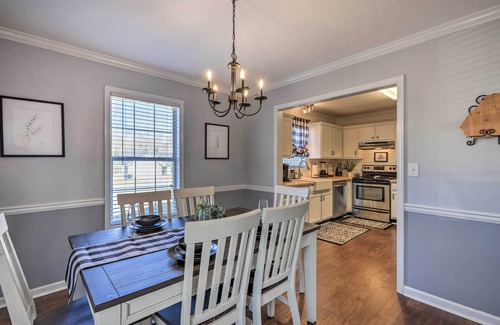 Newnan Casa | Charming Getaway w/ Grill: 2 Mi to Newnan Square!