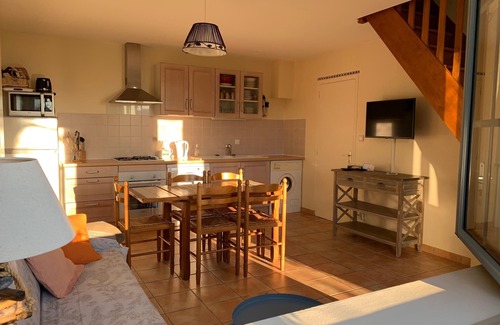 Calviac-en-Perigord Cabaña | Cómoda casa de campo en una zona boscosa junto a la piscina cerca de Sarlat