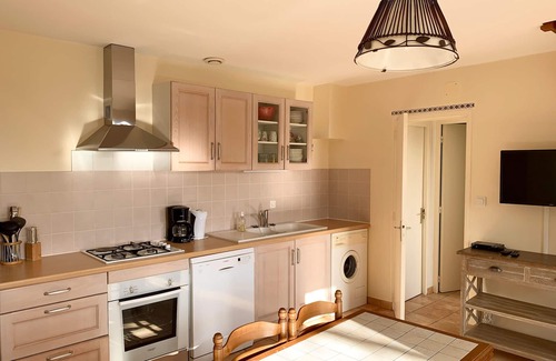 Calviac-en-Perigord Cabaña | Cómoda casa de campo en una zona boscosa junto a la piscina cerca de Sarlat