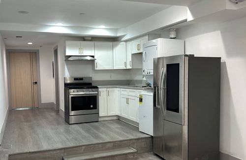 Van Nuys Apartamento | Charming Glass-Front One Bedroom Spacious Living Free Parking