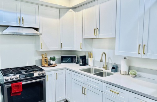 Van Nuys Apartamento | Charming Glass-Front One Bedroom Spacious Living Free Parking