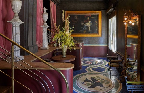 Mount Vernon Casa | Charming Gothic Room w/ Plush Quilted Bedding Near Baltimore's Attractions
