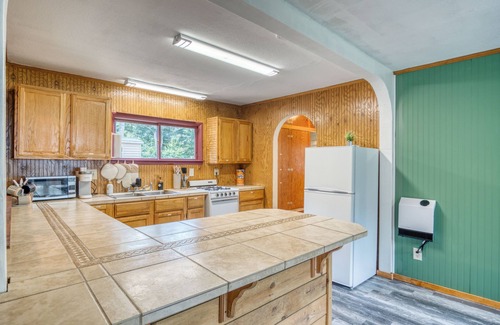Fountain Cabina | Charming Green Cabin with Private Round Lake Access, Minutes from Ludington