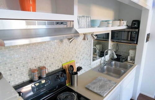 Rio del Mar Casa | Charming guest house in Aptos-3 min walk to beach!+EV Charger.