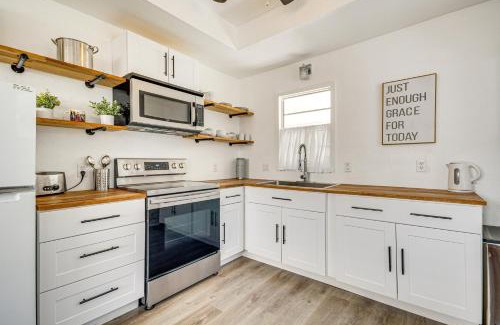 Long Beach Casa | Charming Gulf Coast Cottage - 1 Mile to the Coast!