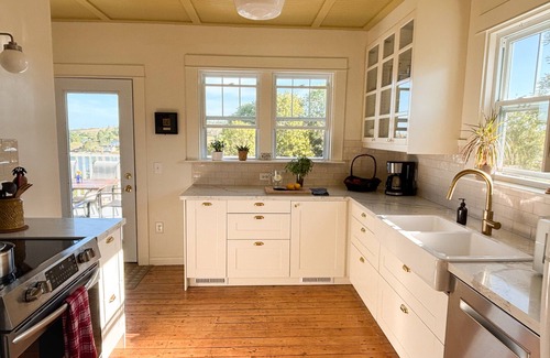 Lunenburg Casa | Charming Harbour View Crafstman Home