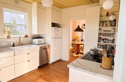 Lunenburg Casa | Charming Harbour View Crafstman Home