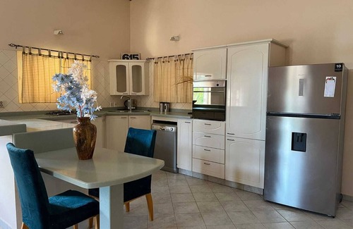 Willemstad Casa | Charming & Harmonious 3-bedroom house with WiFi and AC in vibrant Willemstad