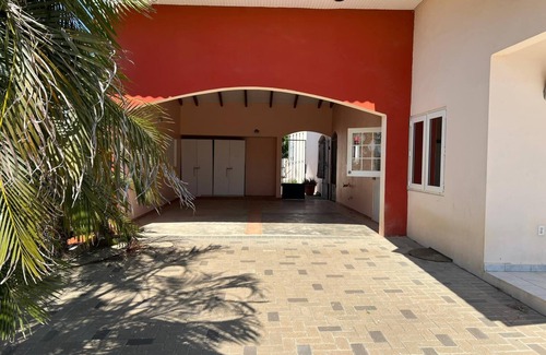 Willemstad Casa | Charming & Harmonious 3-bedroom house with WiFi and AC in vibrant Willemstad