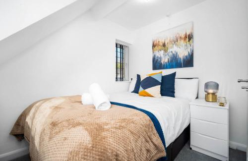 Kidderminster Apartamento | Charming Harvington Cottage - Hot Tub, Pet Friendly, Sleeps 11