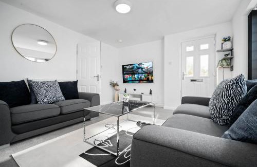 Kidderminster Apartamento | Charming Harvington Cottage - Hot Tub, Pet Friendly, Sleeps 11