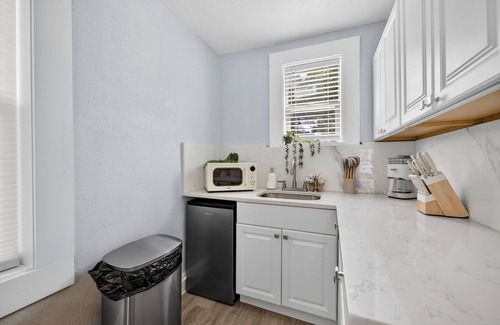 South Pensacola Cabaña | Charming Hideaway Cottage Pensacola