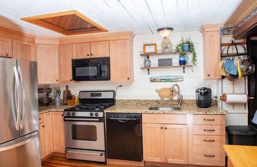 Marstons Mills Otro | Encantadora casa de campo con piscina privada en una tranquila calle aislada, pase de playa