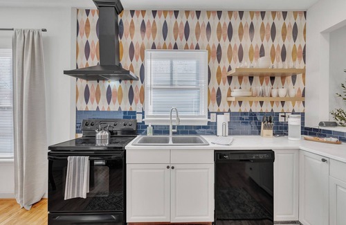 Southwest Raleigh Casa | Charming Historic 2-bedroom house in Raleigh. Near The Village District.