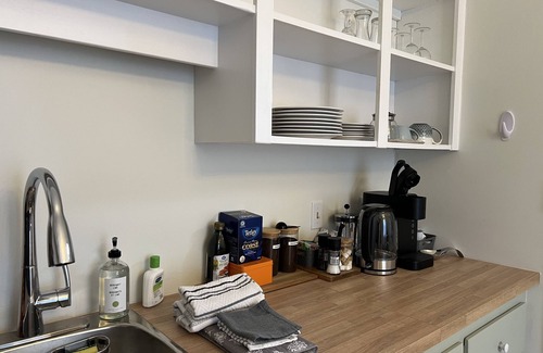 Cobourg Casa | Charming historic building mins walk to beach, downtown, train and amenities