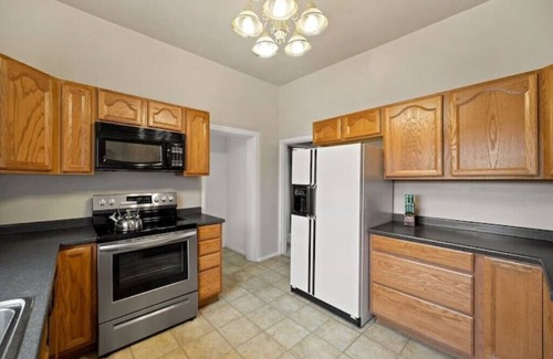 Springerville Casa | Charming Historic Home-30 mins to Greer-Sleeps 9- Mountain Thyme Cottage, yard