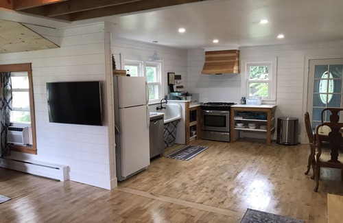 Mackinaw City Casa | Charming Historic Mackinaw City Cottage