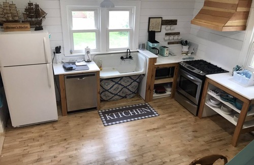 Mackinaw City Casa | Charming Historic Mackinaw City Cottage