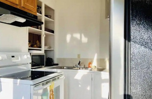 Mount Vernon Casa | Charming historic apartment turned antique store near the town square