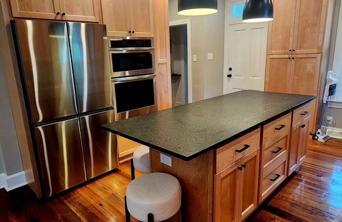 Brownsville Casa | Charming Historic Victorian 4 bedroom guesthouse in Rohrersville with WiFi, AC