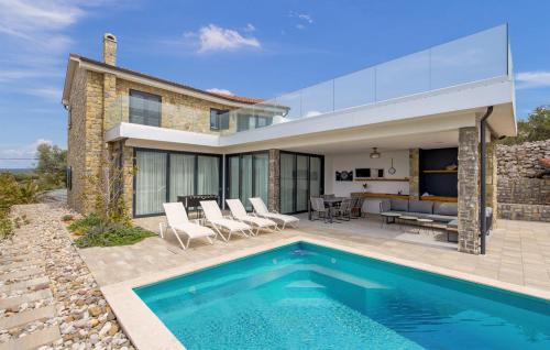 Jakisnica Villa | Charming Holiday Home with private heated pool