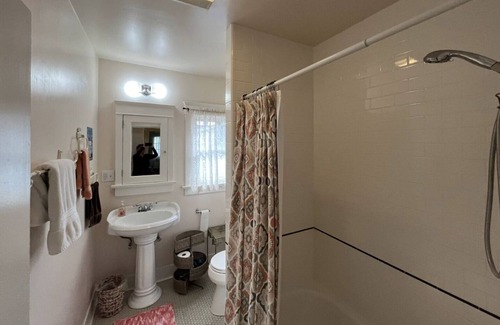 Monrovia Casa | Charming Home 3-Blk Stroll to Historic Myrtle Ave