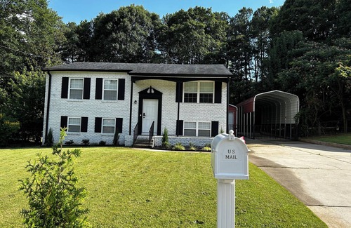 Forest Park Casa | Charming Home Away From Home/Near the Atlanta Airport.