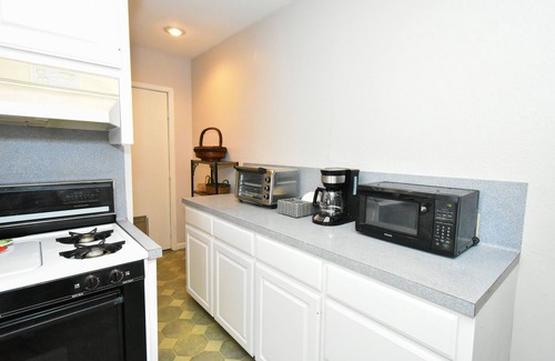 Del Mar Casa | Charming Home Five Minutes To The Beach, Very Close to the Aquarium & Lexington