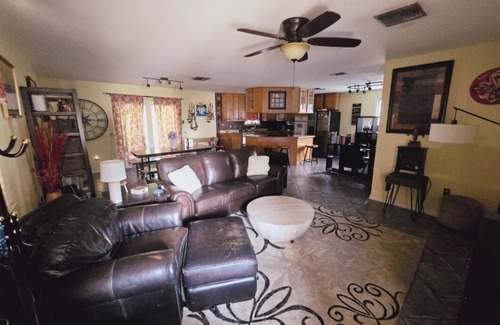 Metairie Casa | Charming home in a very safe area! Walk to the Lake and short drive to NOLA