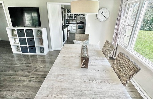 Neenah Casa | Charming home on a quiet street