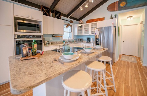 Colington Cabaña | Charming Home with Stunning Views !