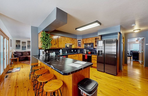 Lead Casa | Charming home with mountain view, private hot tub, deck, & two kitchens