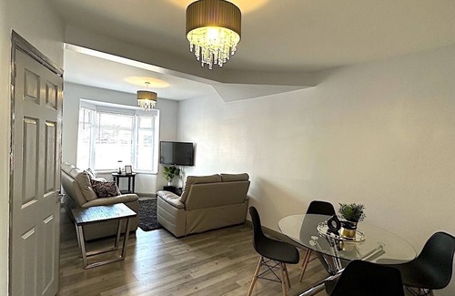 Belfast Casa | Charming House Close to City Centre Free Parking