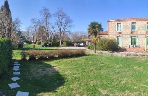 Cintegabelle Casa | Charming house / Gîte sleeps 12