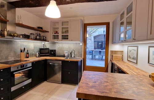 Bouzigues Casa | Casa con Encanto en el Corazón de Bouzigues, con Patio Privado y Dependencia