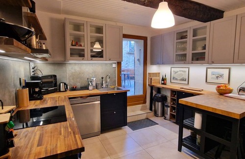 Bouzigues Casa | Casa con Encanto en el Corazón de Bouzigues, con Patio Privado y Dependencia