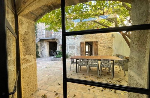 Bouzigues Casa | Casa con Encanto en el Corazón de Bouzigues, con Patio Privado y Dependencia