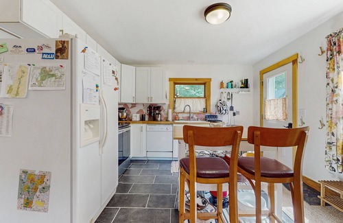 Grafton Casa | Charming house w/ peaceful yard, close to village & recreation, kitchen, w/d