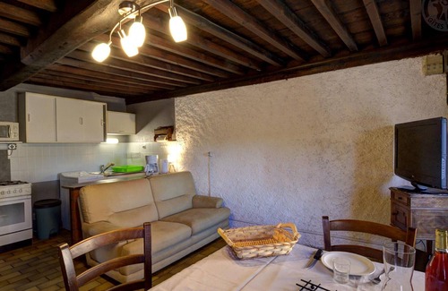 Pralong Cabaña | Encantadora casa con estufa y jardín sombreado en Pralong