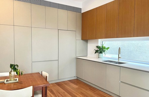 Petersham North Casa | Charming Innercity Furnished 3 bedroom House 10 min bus from City
