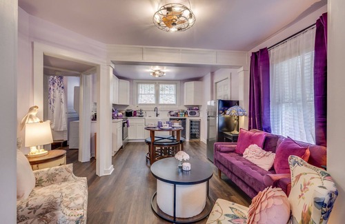 Greeneville Casa | Charming Iris House – Walkable Historic Downtown Dollhouse Near Museums & Dining