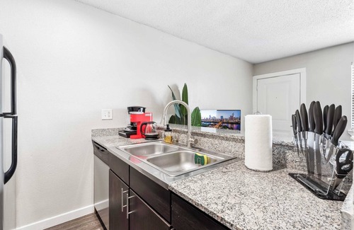 Pleasant Valley Apartamento | Charming King Bed 1BR, 5 Min to DT