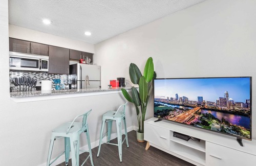 Pleasant Valley Apartamento | Charming King Bed 1BR, 5 Min to DT