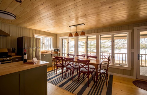 Belmont Cabaña | Charming Lake Front Cottage